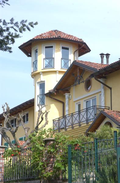 VILLECASE07.jpg